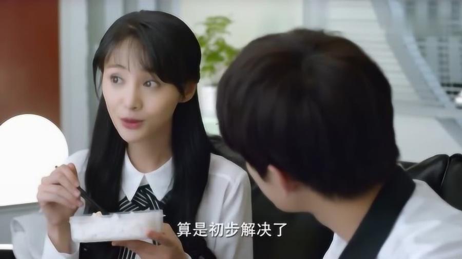 马伊琍难得关心女儿学业,赢得俩女儿的依赖,触动人心!